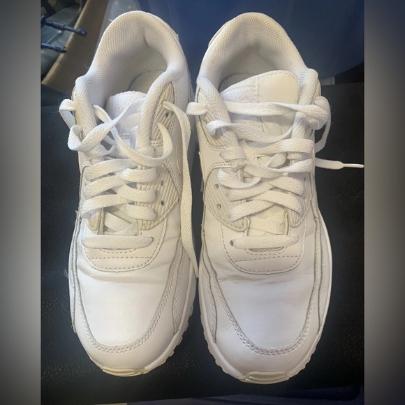 Nike Shoes - ✨ Nike Air Max 90 White Women 6 / Youth 4.5Y Classic Retro‎ Sneakers 👟